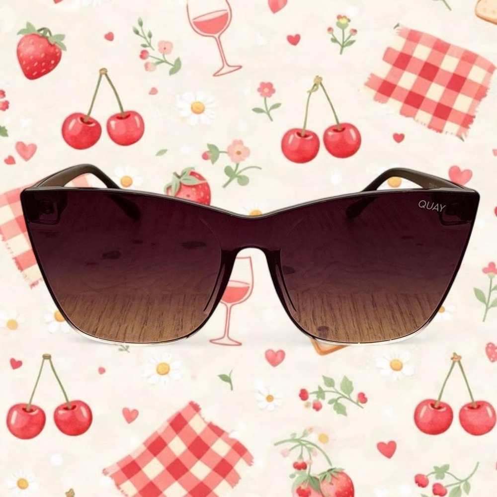 Quay " COME THRU " black frame fade lens sunglasses with purple lenses